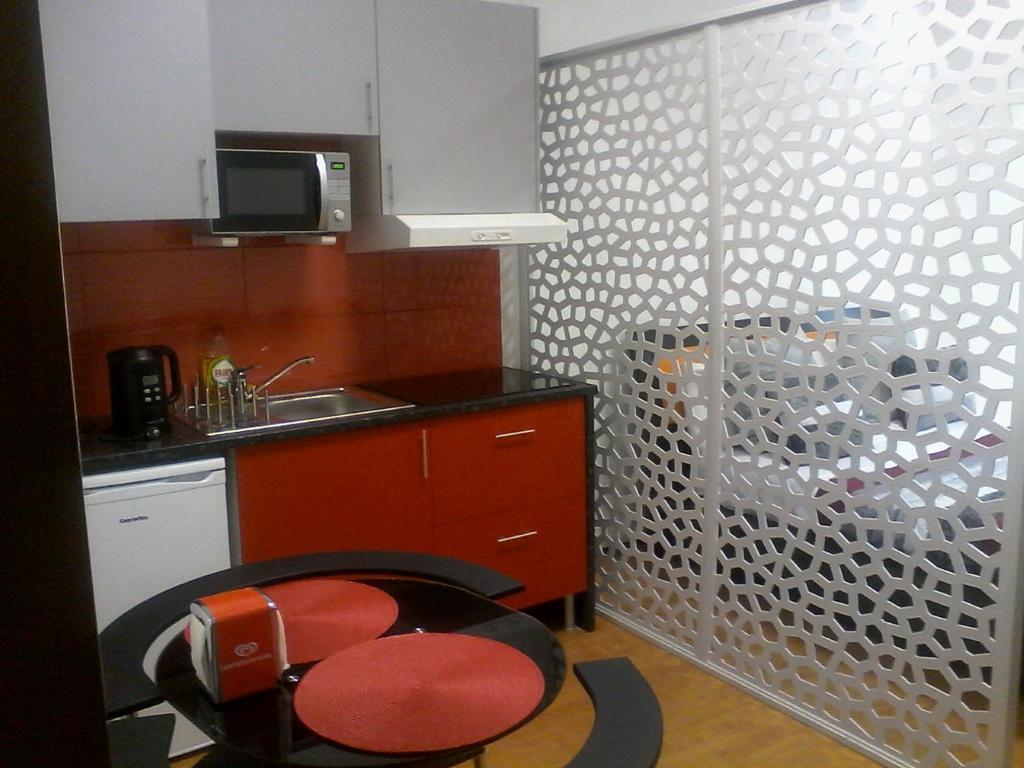 Metro-Apartment Rnal Nº35375 Al-Chamada Para A Rede Movel Nacional بورتو المظهر الخارجي الصورة