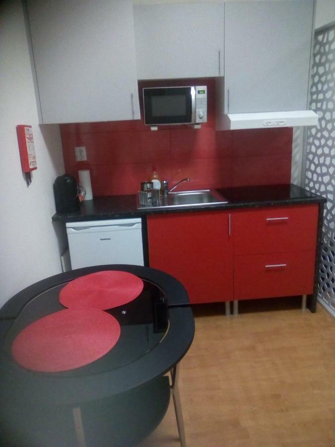 Metro-Apartment Rnal Nº35375 Al-Chamada Para A Rede Movel Nacional بورتو المظهر الخارجي الصورة
